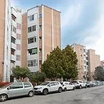 Luminoso Appartamento con Terrazzo e Balcone - Vicino all\'Università